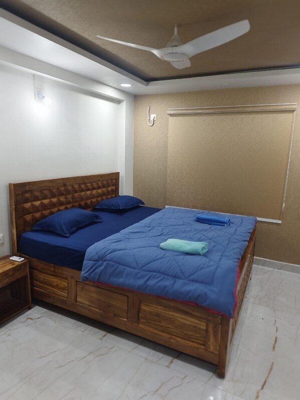 مكتب ومساحة عمل للكمبيوتر المحمول وواي فاي مجانًا