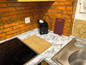Private kitchen - KARL Apartment Interlaken (Interlaken)
