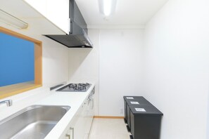 Fridge, microwave, stovetop, cookware/dishes/utensils - A 2 minutes from KitaIkebukuro Station  1 station to Ikebukuro Station  Accommodates 5 people   / Toshima Ward Tokyo (Toshima Ward)