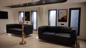 تناول الطعام داخل الغرفة