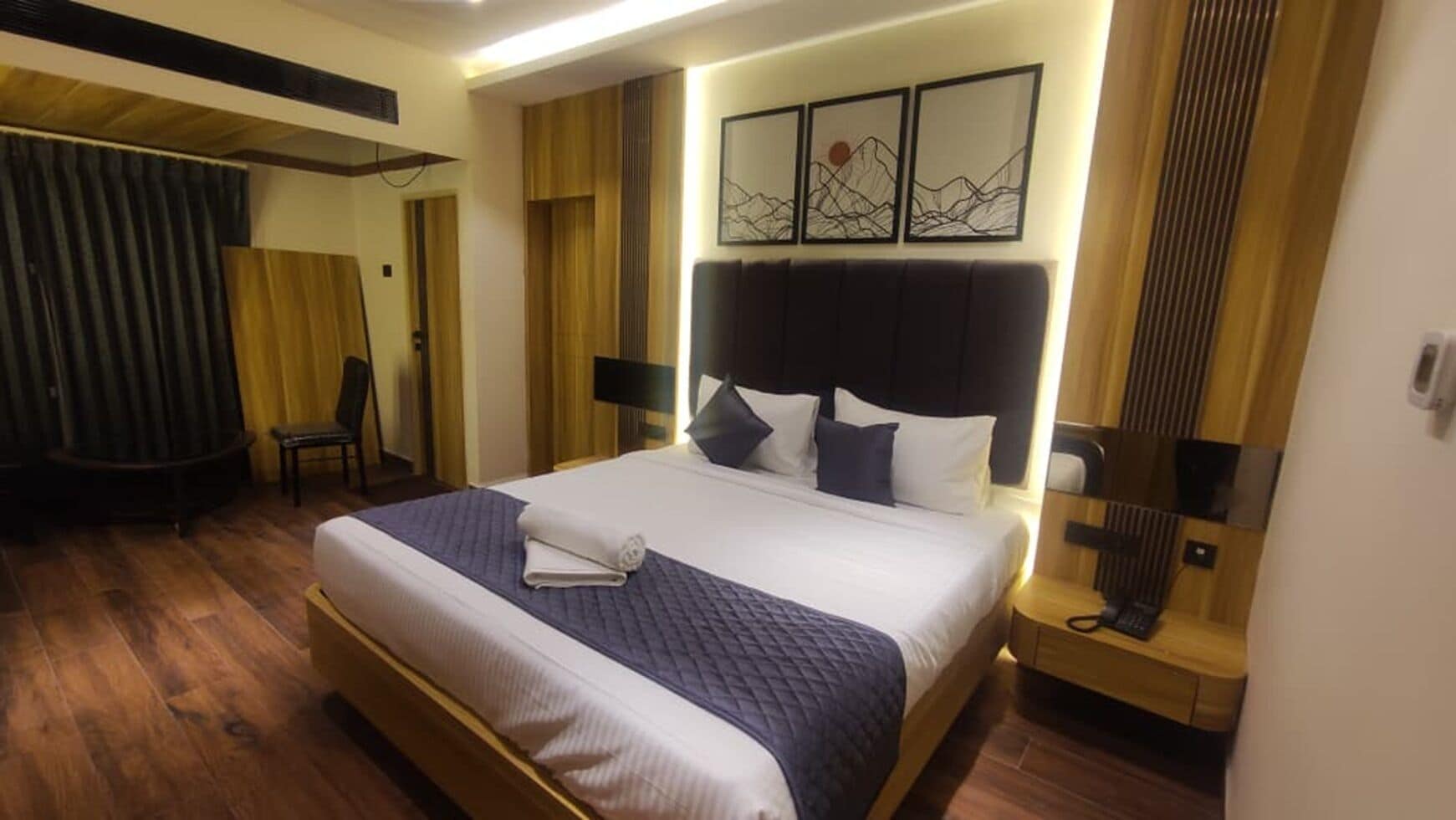 Free WiFi, bed sheets