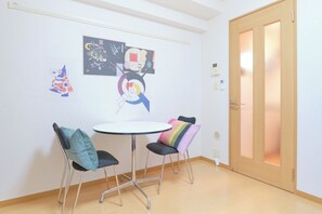 Dining - C1 2 minutes from KitaIkebukuro Station  1 station to Ikebukuro Station  Accommodates 2 people  / Toshima Ward Tokyo (Toshima Ward)