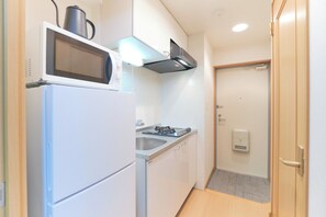 Fridge, microwave, stovetop, cookware/dishes/utensils - C1 2 minutes from KitaIkebukuro Station  1 station to Ikebukuro Station  Accommodates 2 people  / Toshima Ward Tokyo (Toshima Ward)