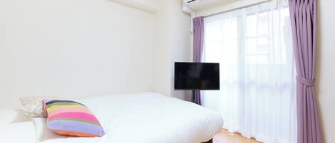 Free WiFi, bed sheets