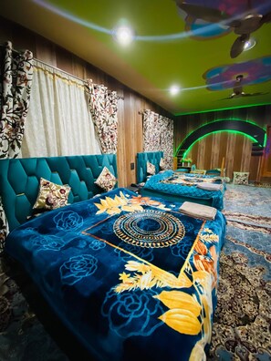 Iron/ironing board, free WiFi - The Gulmarg Palace (Gulmarg)