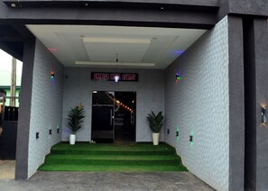 Exterior - Empayer Hotel & Suites  (Agbor)