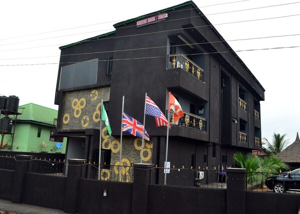 Exterior - Empayer Hotel & Suites  (Agbor)