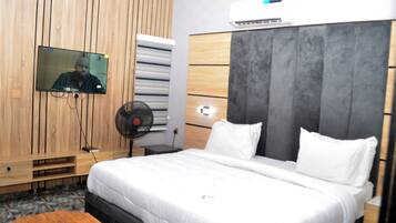 Bàn, khu vực làm việc phù hợp cho laptop