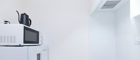 Fridge, microwave, stovetop, cookware/dishes/utensils