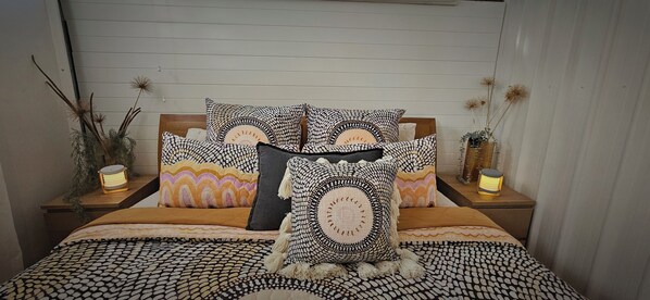 Comfort Cottage, 1 Bedroom, Non Smoking | Individually decorated, individually furnished, bed sheets