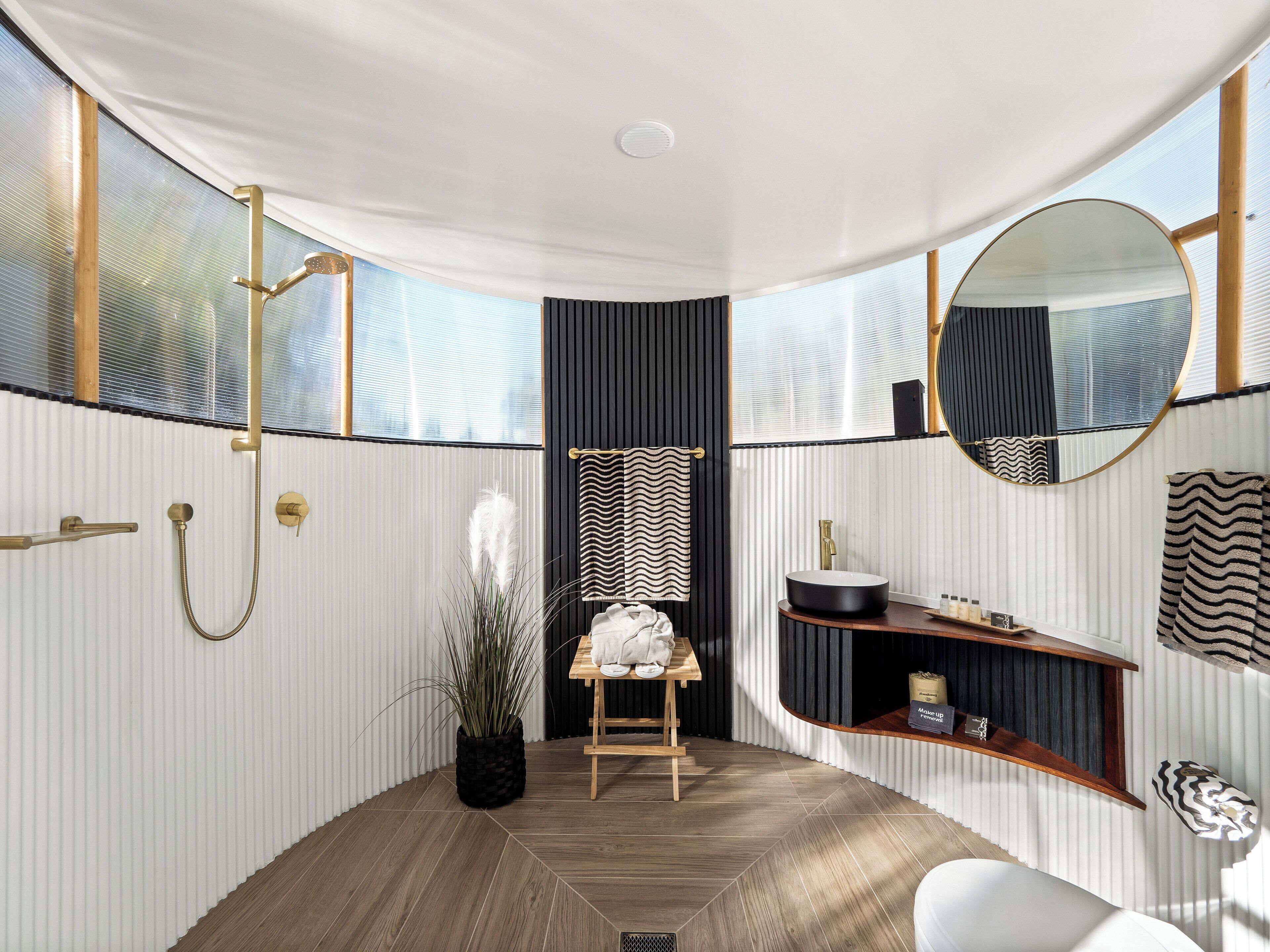 Luxury Tent | Bathroom | Hair dryer, bathrobes, slippers, towels