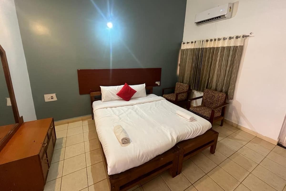 Classic Double Room | Desk, laptop workspace, free WiFi