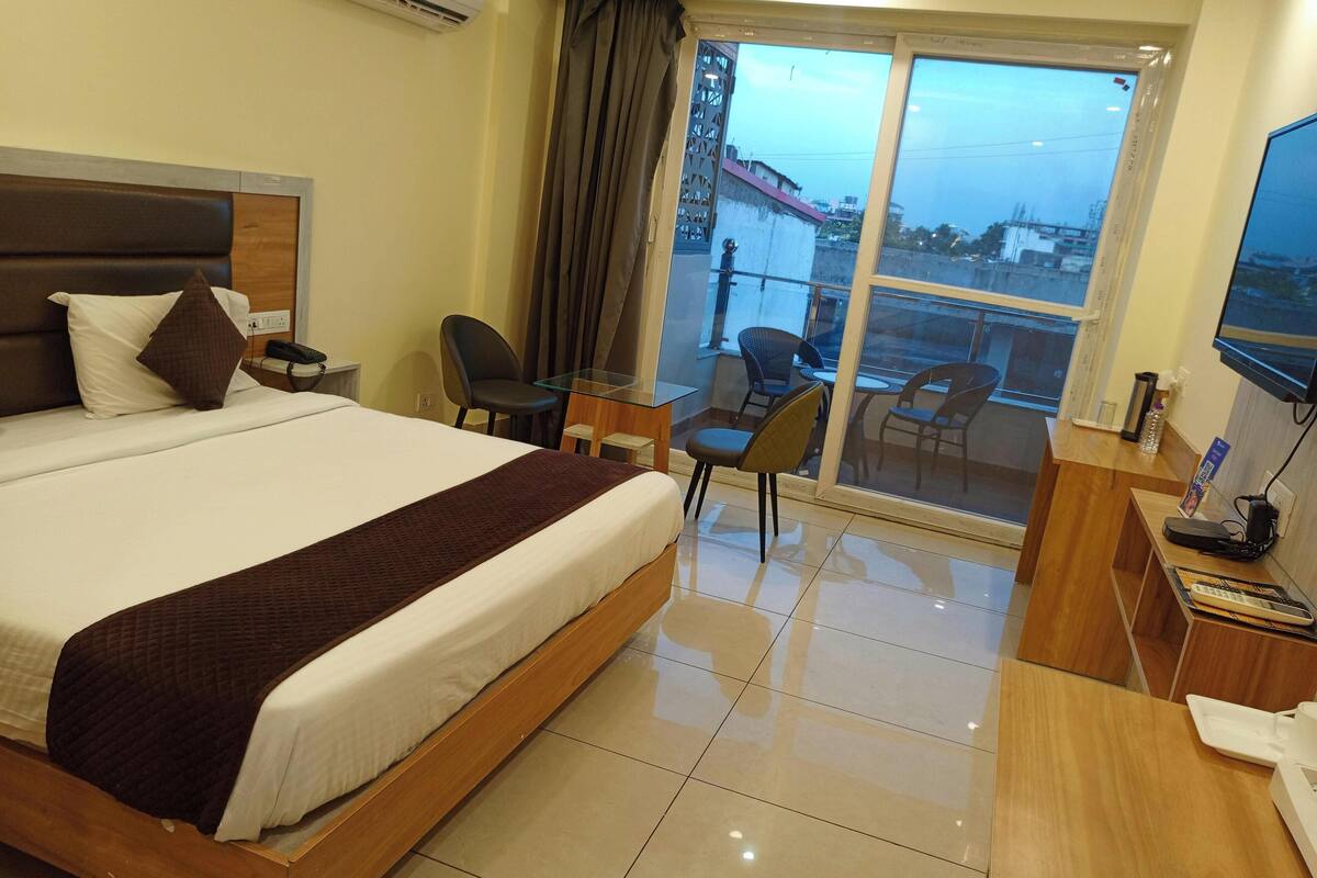 Habitación Deluxe doble, vistas a la ciudad | Escritorio, espacio para trabajar con un portátil, wifi gratis