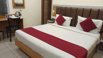 Desk, laptop workspace, free WiFi