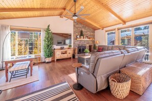 Living area - New! Bearadise ~ The Retreat (Big Bear Lake)