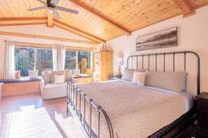 4 bedrooms, iron/ironing board, Internet, bed sheets - New! Bearadise ~ The Retreat (Big Bear Lake)