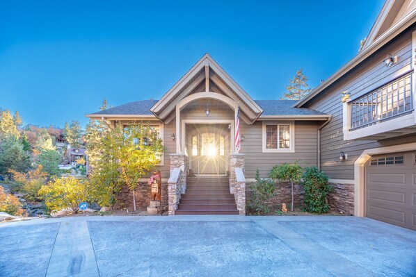 Exterior detail - New! Bearadise ~ The Retreat (Big Bear Lake)