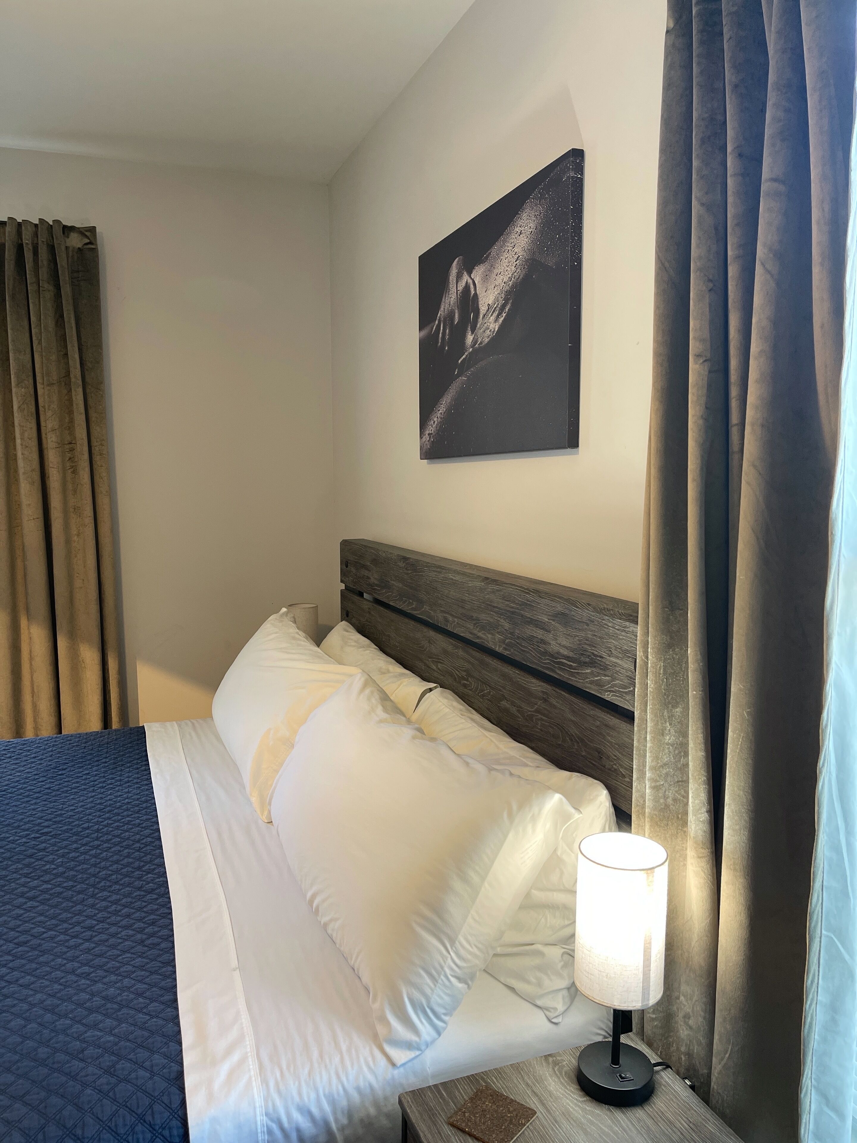 1 habitación, tabla de planchar con plancha, wifi gratis y ropa de cama 