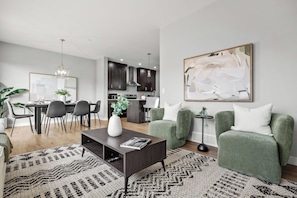 Interior - 5BR Home2 Kitchens•Double Garage•Close to Banff (Calgary)