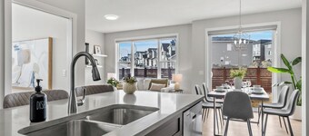 5BR Home2 Kitchens•Double Garage•Close to Banff