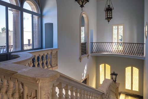 Stunning private villa for 18 people with WIFI, A/C, private pool and TV, close to Otranto