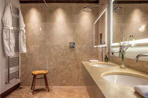 Dusche, Haartrockner, Bidet