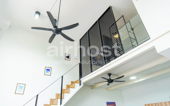 Loftsrom, 2 queensize-senger, ikke-røyk, tekjøkken | Oppholdsområde