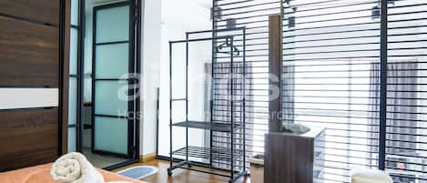 Loft, 2 Queen Beds, Non Smoking, Kitchenette | Iron/ironing board, free WiFi