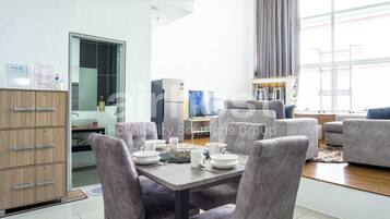 Loft, 2 Tempat Tidur Queen, Bebas Asap Rokok, dapur kecil | Makan di kamar