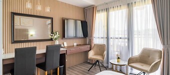 Elegant Studio, Close to the Airport and big Malls