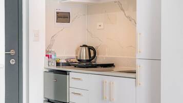 Condo, 1 Bedroom, Accessible, Smoking | Interior