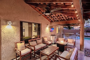 Outdoor dining - Havasu Aloha | Pool | Firepit | Designed For Comfort (Lake Havasu City)