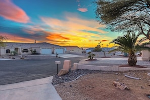 Property grounds - Havasu Aloha | Pool | Firepit | Designed For Comfort (Lake Havasu City)