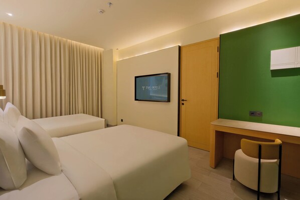 Metro Room Twin Bed | Television - TMG Hotel Tebet Marclan Collection (Jakarta)