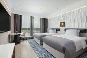 Standard Twin Room | Laptop workspace, blackout drapes, free WiFi - Wanda Moments Luoyang (Luoyang)