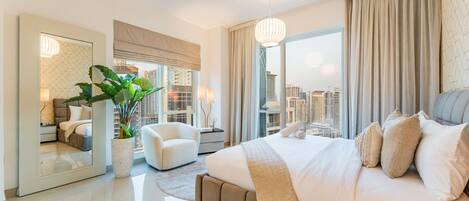 4 makuuhuonetta, tallelokero huoneessa, silitysrauta/-lauta