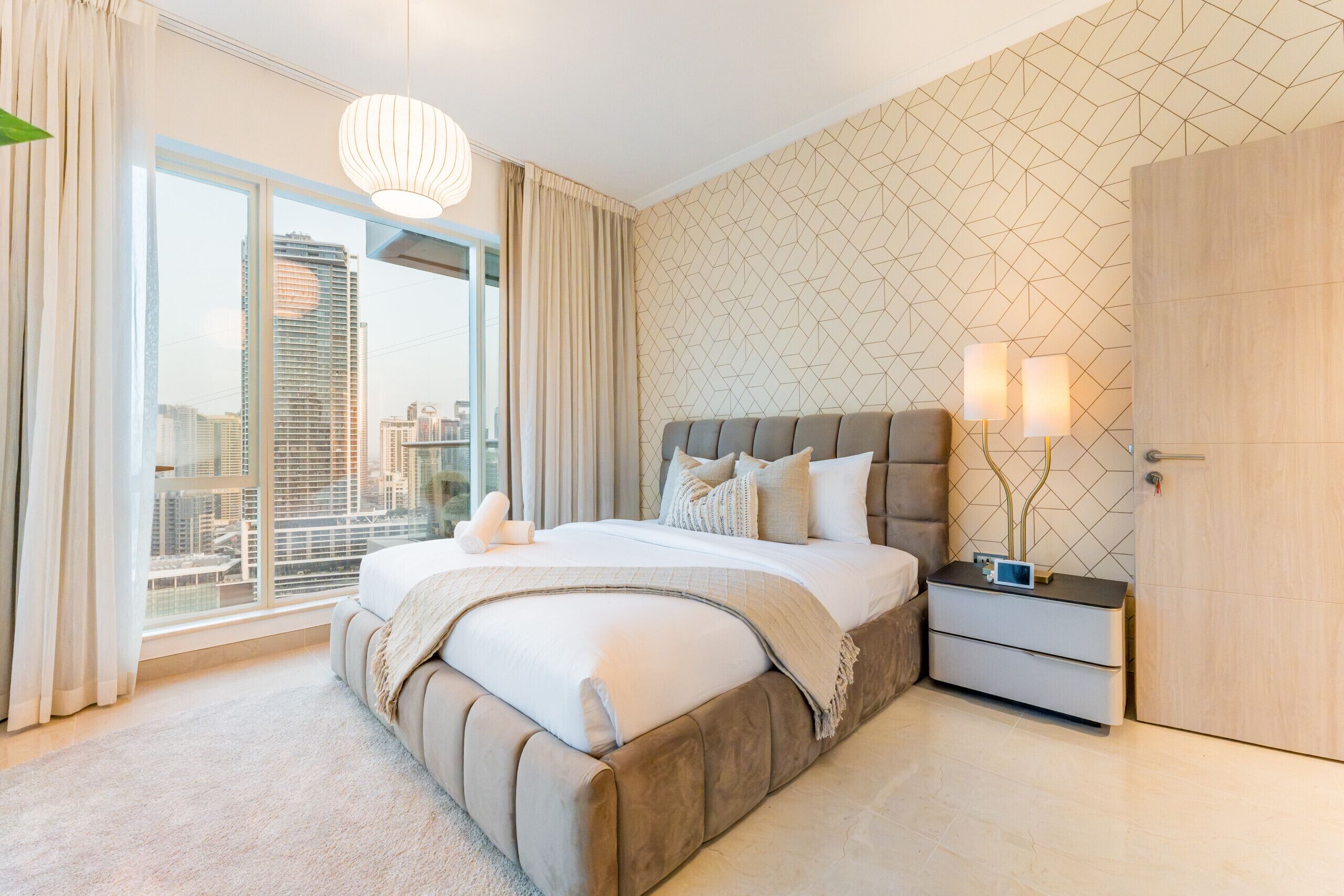 Safe på rommet, strykejern/-brett, wi-fi (inkludert) og sengetøy