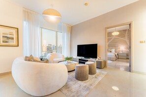 TV - Full Yacht Harbour and Marina Canal Views, Walking Distance to Tram Station and Beach (Dubai)