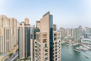 Exterior - Full Yacht Harbour and Marina Canal Views, Walking Distance to Tram Station and Beach (Dubai)