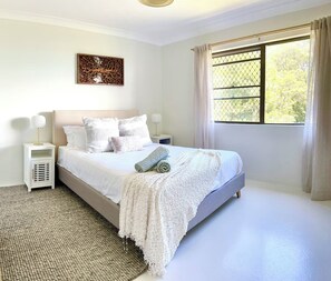 Room - Nambucca rainforest retreat. Secluded , Short walk to beach, river and cafes (Nambucca Heads)