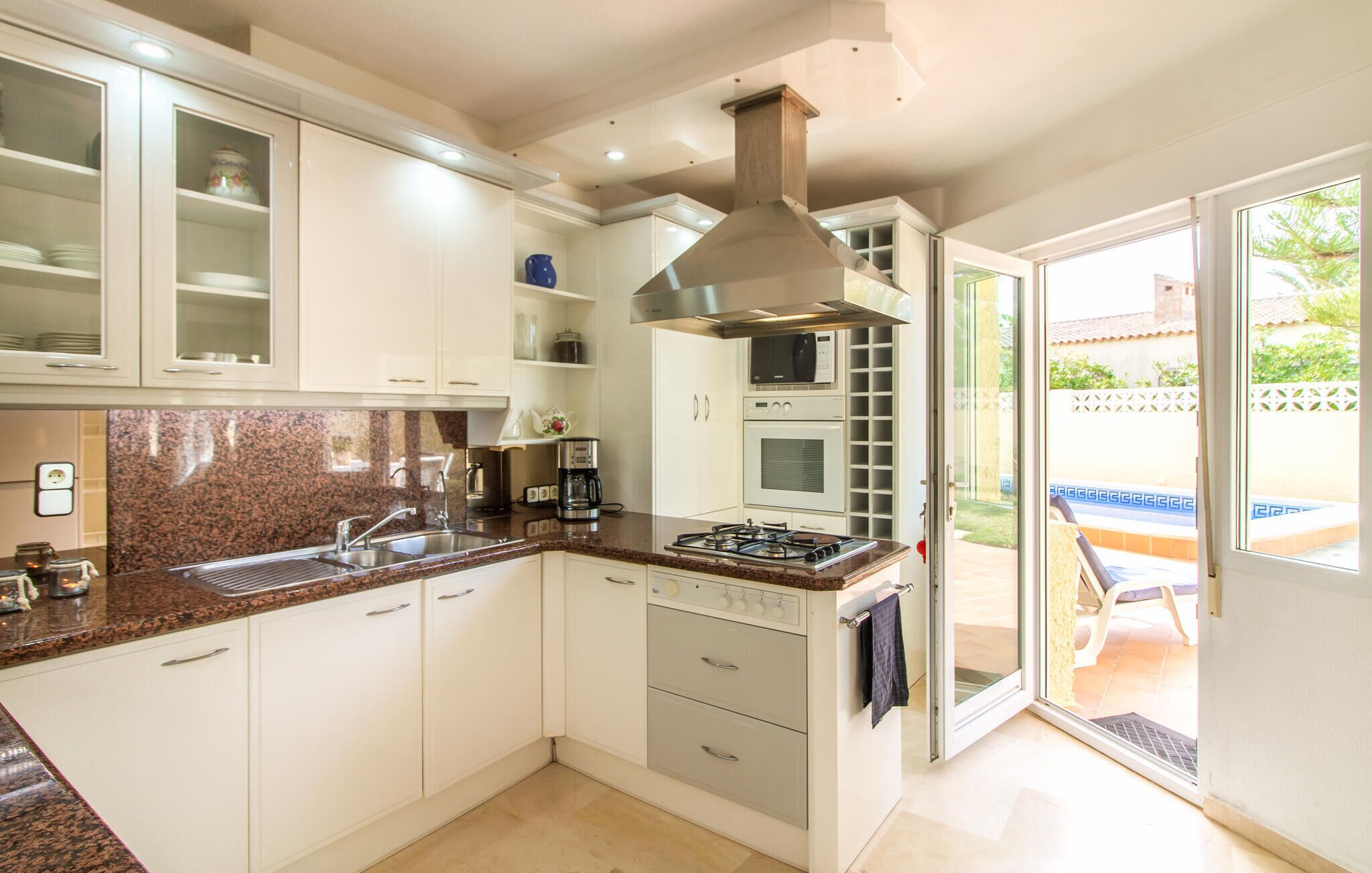 Refrigerador, horno, placa de cocina, lavavajillas