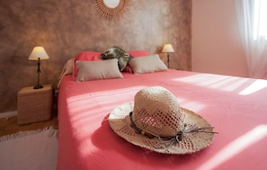 3 bedrooms, iron/ironing board, free WiFi