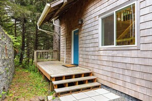Exterior detail - Cozy Cannon Beach Home Near Haystack Rock & Downtown | Steps from the Sea (Cannon Beach)
