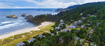 Cozy Cannon Beach Home Near Haystack Rock & Downtown | Steps from the Sea