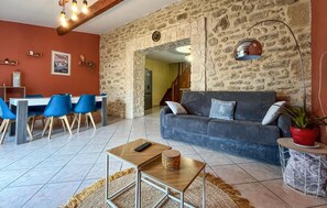 TV - Pet friendly home in Sernhac (Sernhac)
