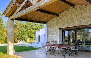 Outdoor dining - Lovely home in Grignan with private swimming pool, can be inside or outside (Grignan)