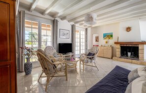 TV - Villa proche de la mer (Bretignolles-Sur-Mer)