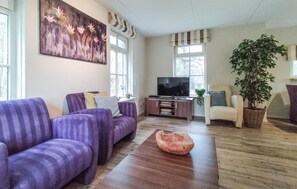 Smart TV - Gorgeous home in Lemele with heated swimming pool (Lemele)