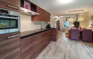 Fridge, dishwasher, coffee/tea maker - Cozy home in Lemele with heated swimming pool (Lemele)