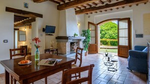 Outdoor dining - 1 bedroom nice apartment in Sant'Angelo in Vado (Sant'Angelo in Vado)